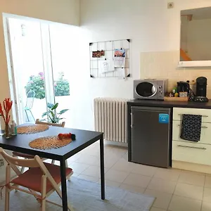  Appartement Studio With Terrace In 17th Century House België